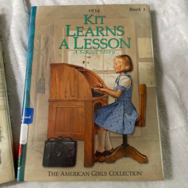 Kit The American Girls Collection: Books 1 & 2 - Image 3